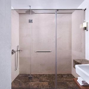 Suite executive